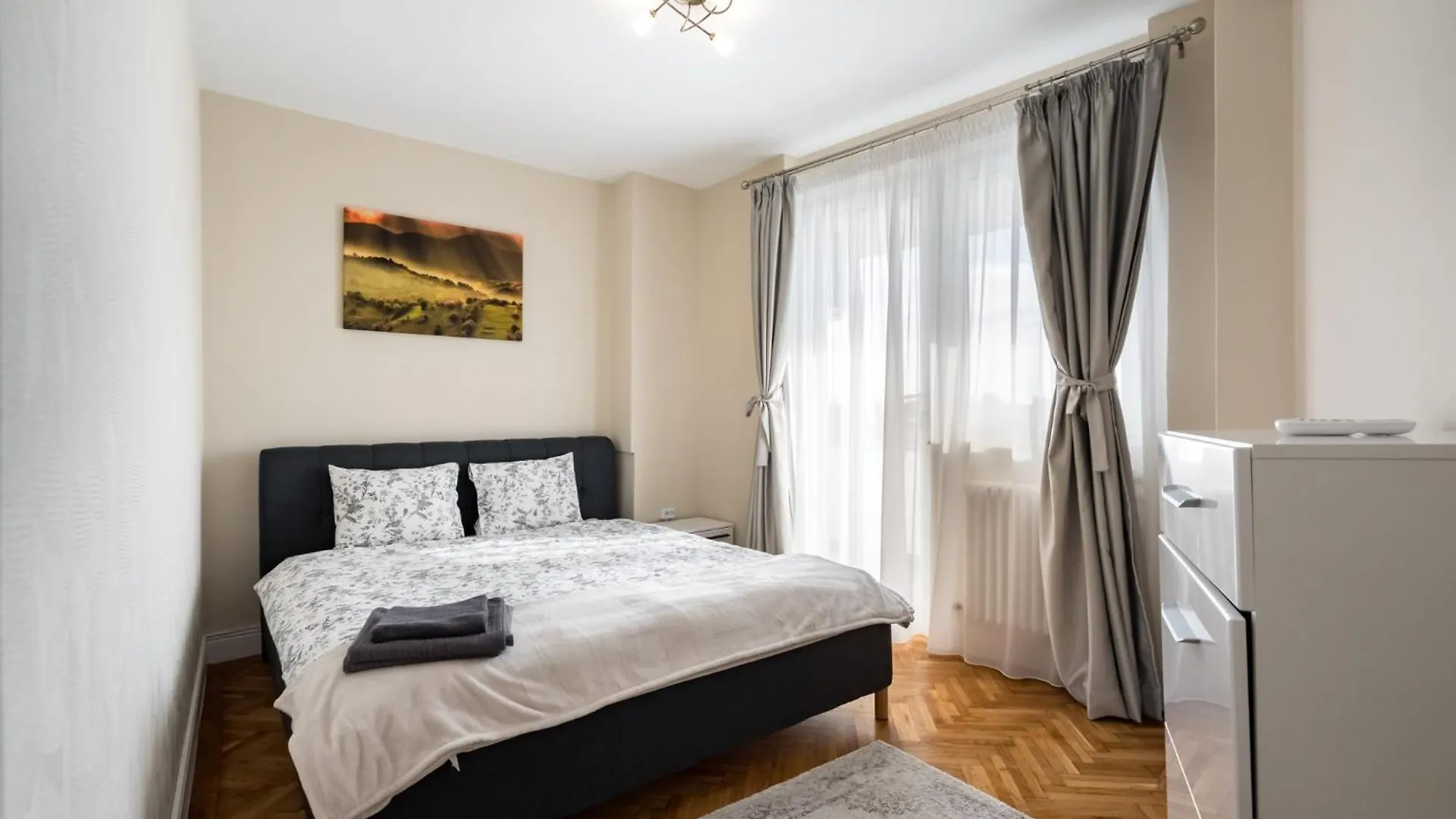 City View Apartment With Private Balcony Bucharest Romania