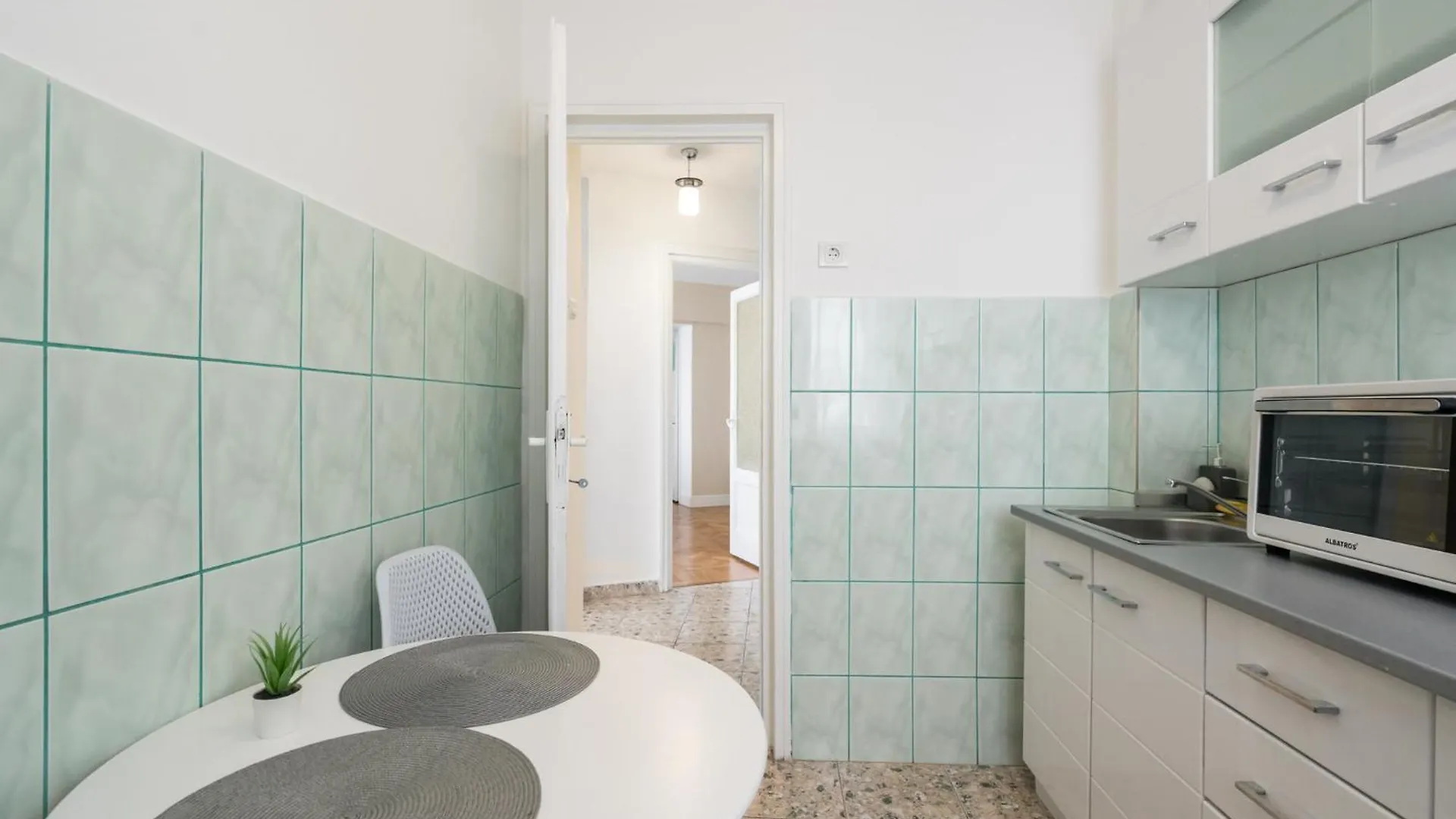 City View Apartment With Private Balcony Bucharest