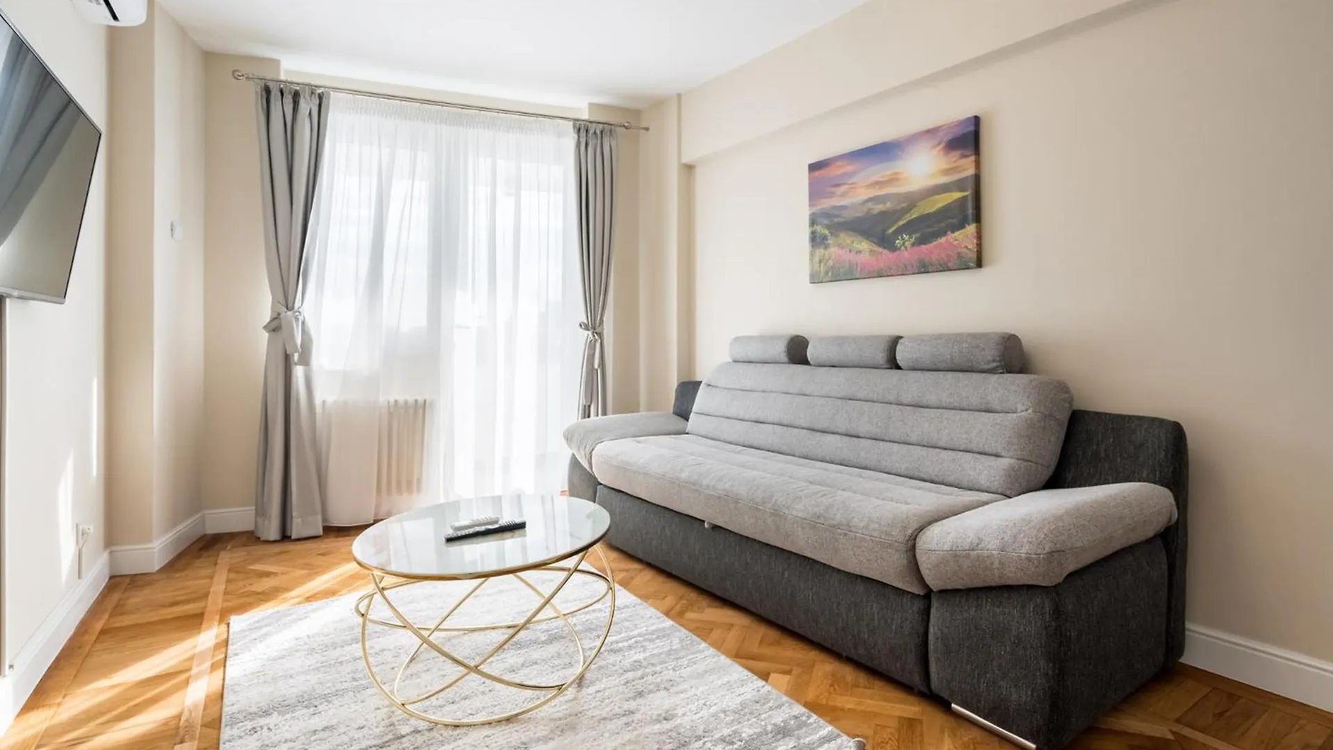 City View Apartment With Private Balcony Bucharest