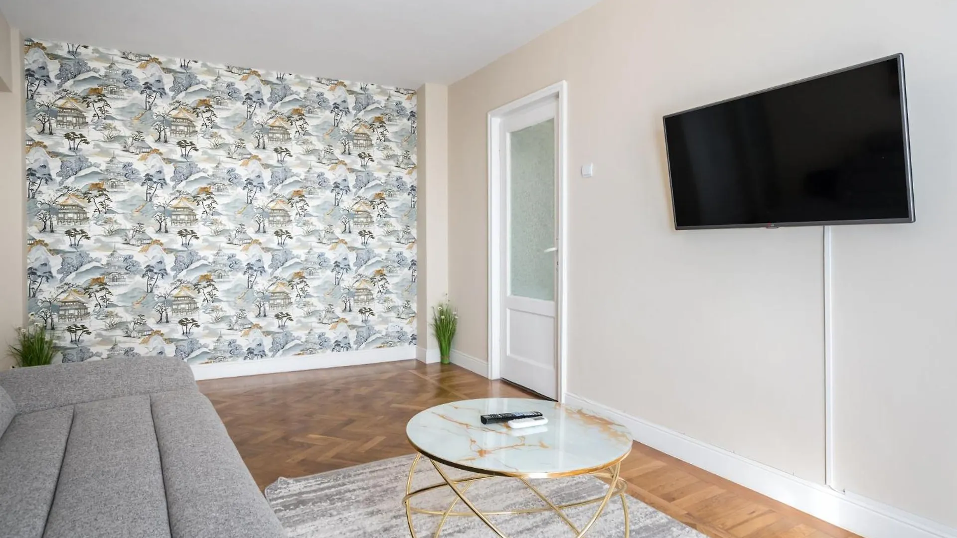 City View Apartment With Private Balcony Bucharest