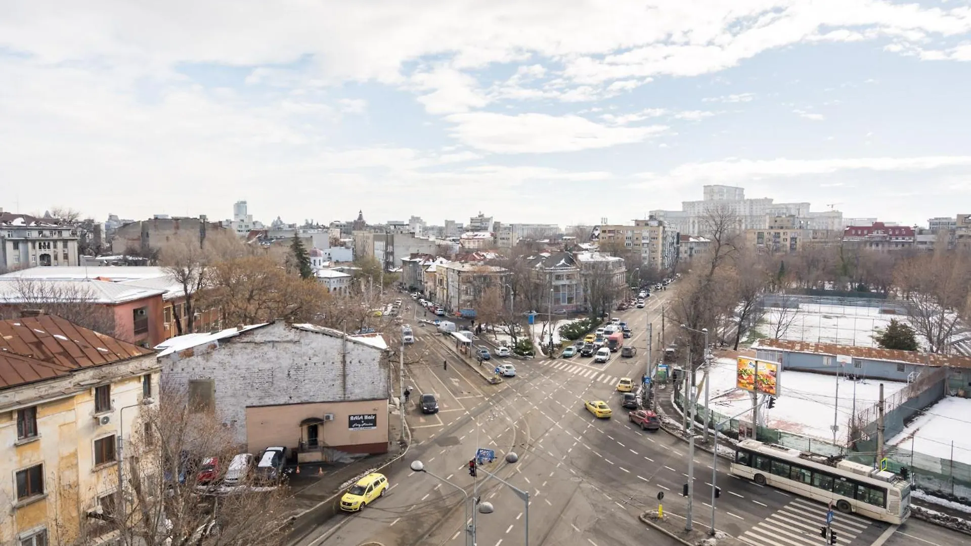 City View Apartment With Private Balcony Bucharest