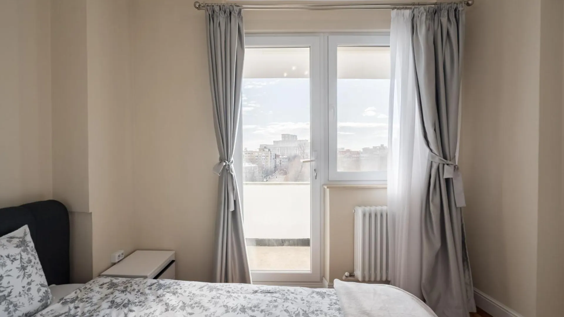 City View Apartment With Private Balcony Bucharest Romania