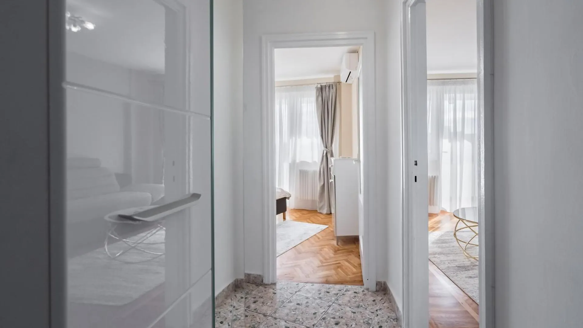 City View Apartment With Private Balcony Bucharest 0*,
