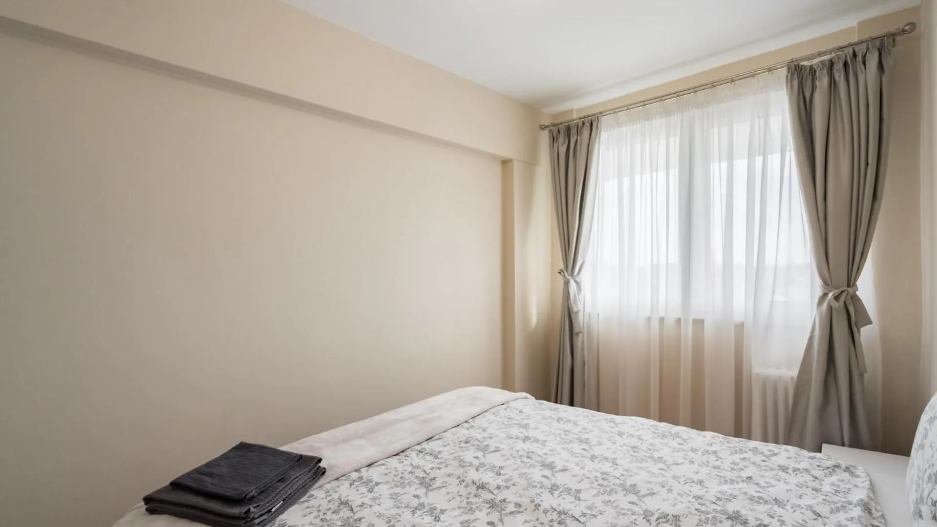 City View Apartment With Private Balcony Bucharest