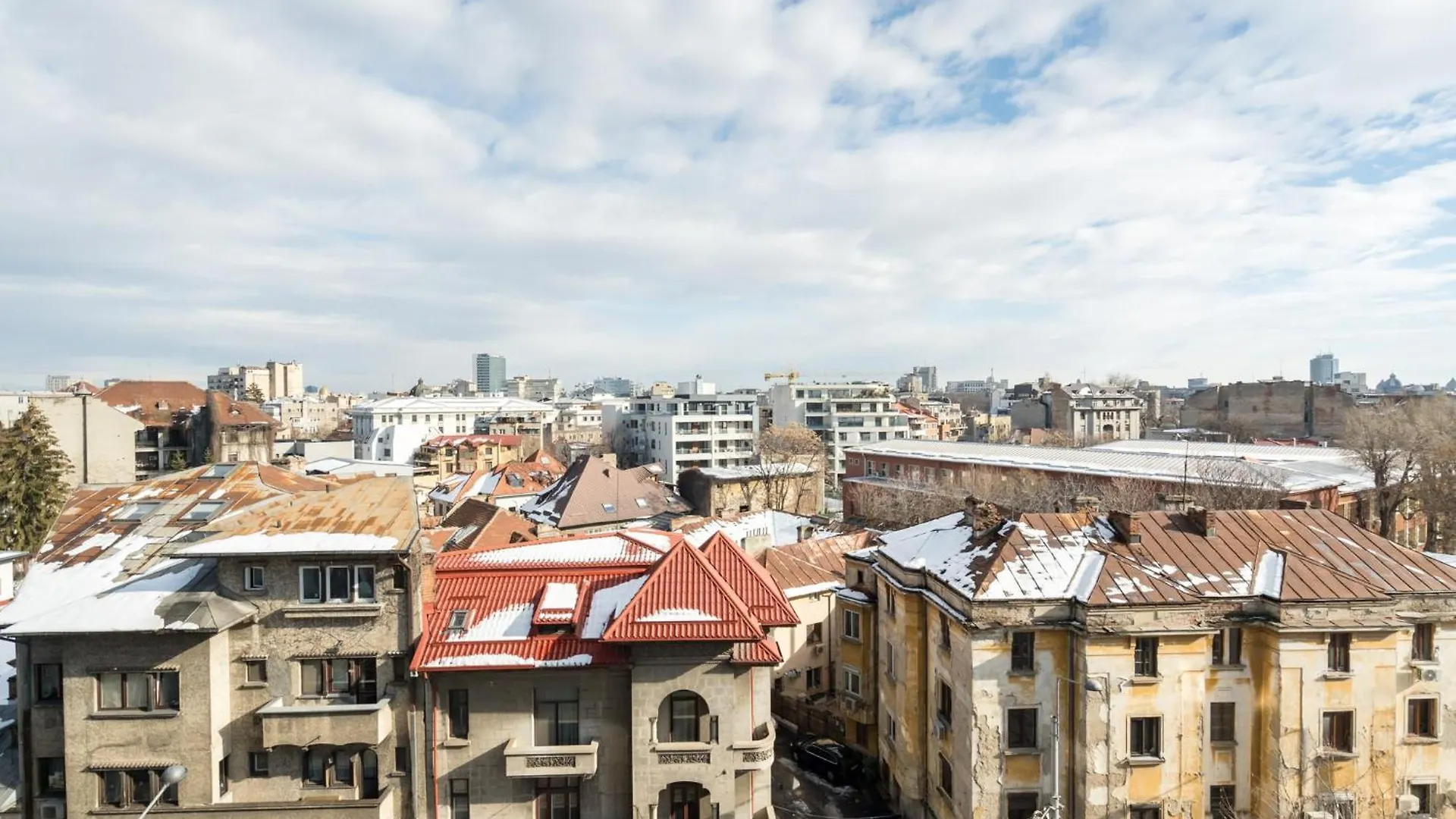 City View Apartment With Private Balcony Bucareste