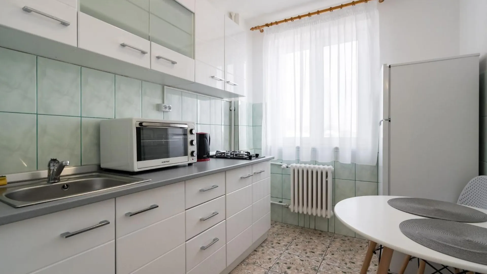 City View Apartment With Private Balcony Bukareszt
