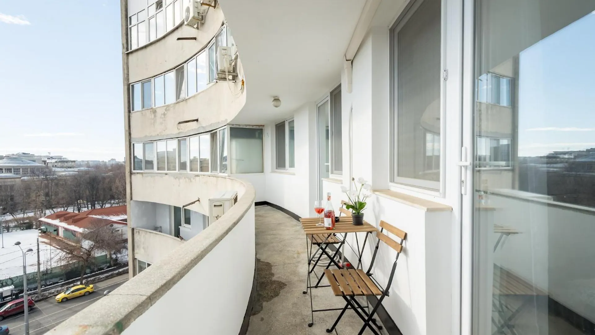 City View Apartment With Private Balcony Bukareszt